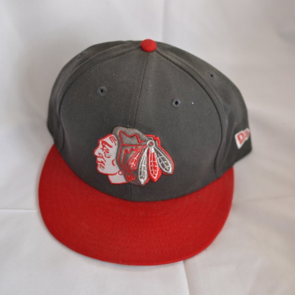 EUC New Era Chicago Blackhawks Hat Size 7 3/8